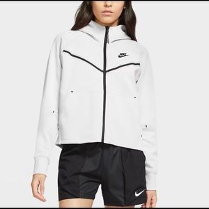 Women Nike Sportswear Tech Fleece Windrunner Full Zip Hoodie in White